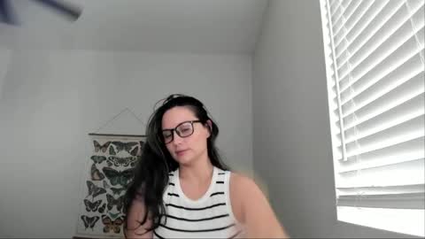 Snapshot of zoiebutterfly chatting on May 16, 2026, 7:45 pm Zoie online show from May 16, 2026, 7:45 pm
