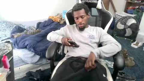 zoneingout online show from November 6, 2025, 7:48 pm