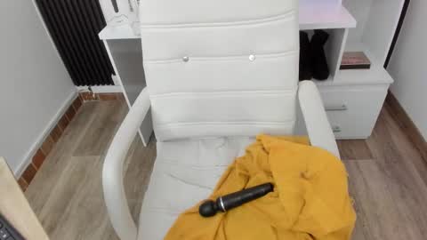 Snapshot of zooee_p chatting on March 11, 2026, 6:25 pm Zooe online show from March 11, 2026, 6:25 pm