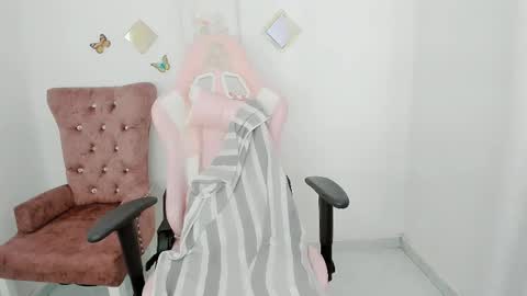 Alicie online show from November 18, 2025, 4:22 pm