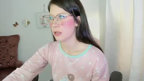 Snapshot of zooeybelair chatting on June 24, 2026, 12:04 pm Alicie online show from June 24, 2026, 12:04 pm