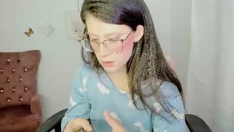Snapshot of zooeybelair chatting on July 10, 2026, 4:28 am Alicie online show from July 10, 2026, 4:28 am