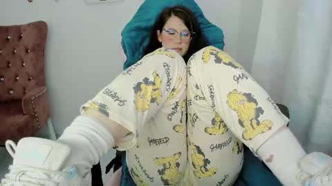 Snapshot of zooeybelair chatting on July 18, 2026, 5:00 am Alicie online show from July 18, 2026, 5:00 am