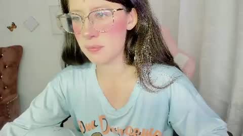 Snapshot of zooeybelair chatting on July 26, 2026, 4:20 am Alicie online show from July 26, 2026, 4:20 am