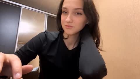 Lisa online show from December 17, 2025, 2:23 pm