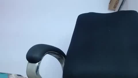 zousxxx online show from November 17, 2025, 9:31 pm