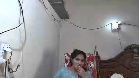 zoyakhan803 online show from May 9, 2026, 3:01 am