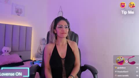 Snapshot of zulay_moon chatting on March 8, 2026, 2:04 am Zulay online show from March 8, 2026, 2:04 am