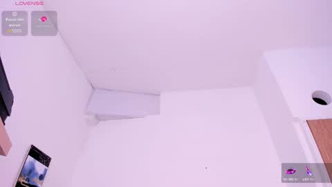 Snapshot of zulyjones chatting on October 1, 2025, 12:11 pm Zuly online show from October 1, 2025, 12:11 pm