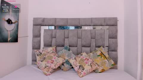 Snapshot of zulyjones chatting on October 6, 2025, 12:02 pm Zuly online show from October 6, 2025, 12:02 pm