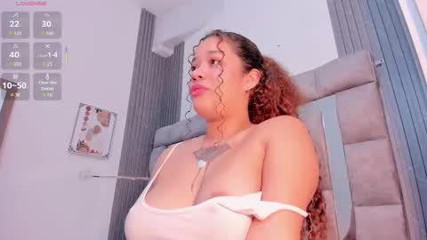 Snapshot of zulyjones chatting on October 21, 2025, 12:06 pm Zuly online show from October 21, 2025, 12:06 pm