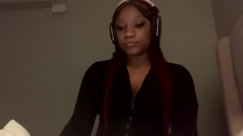 Snapshot of zurifrostxo chatting on October 16, 2025, 8:21 pm Zuri Frost online show from October 16, 2025, 8:21 pm