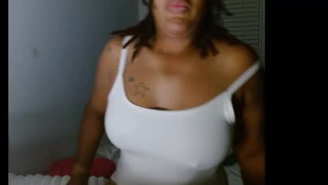 Snapshot of zuriluxe45 chatting on September 16, 2025, 9:21 am zuriluxe45 online show from September 16, 2025, 9:21 am