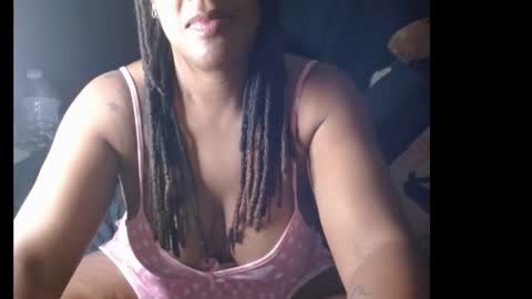 Snapshot of zuriluxe45 chatting on September 17, 2025, 2:57 am zuriluxe45 online show from September 17, 2025, 2:57 am