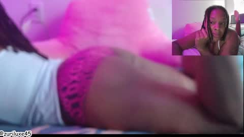 Snapshot of zuriluxe45 chatting on September 30, 2025, 9:42 pm zuriluxe45 online show from September 30, 2025, 9:42 pm