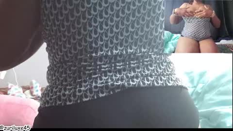 Snapshot of zuriluxe45 chatting on October 16, 2025, 7:37 pm zuriluxe45 online show from October 16, 2025, 7:37 pm