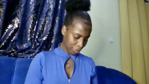 Snapshot of zurivelvetstudio chatting on February 16, 2026, 7:43 pm zurivelvetstudio online show from February 16, 2026, 7:43 pm