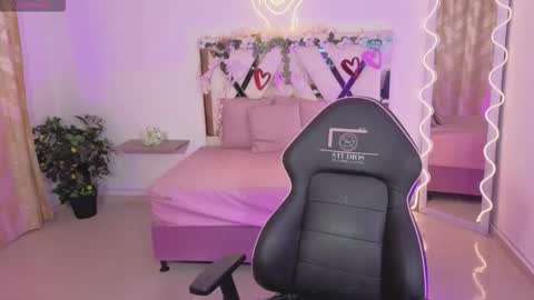 ZURY   online show from November 25, 2025, 11:32 am