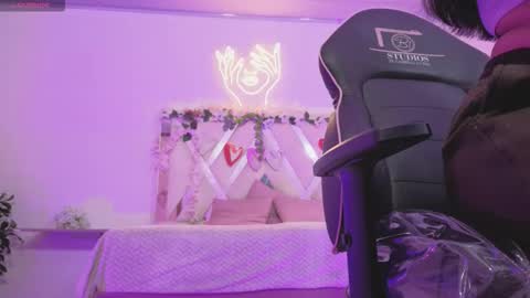 ZURY   online show from December 19, 2025, 11:28 am