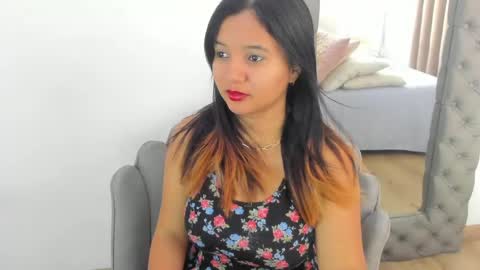Im Zusan My schedule is from 1030pm to 430 am colombian time online show from April 24, 2026, 9:28 pm