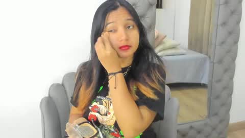 Im Zusan My schedule is from 1030pm to 430 am colombian time online show from April 27, 2026, 2:20 am