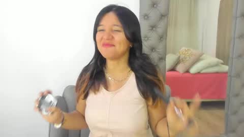 Im Zusan My schedule is from 1030pm to 430 am colombian time online show from May 11, 2026, 3:01 am