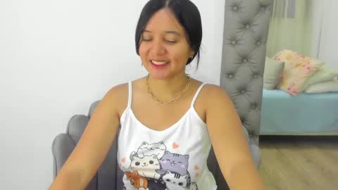 Im Zusan My schedule is from 1030pm to 430 am colombian time online show from May 12, 2026, 3:03 am