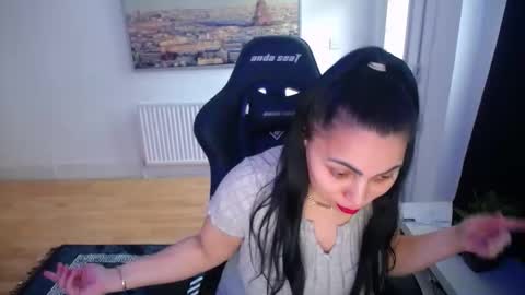 zuzy2000 online show from February 10, 2026, 11:36 am