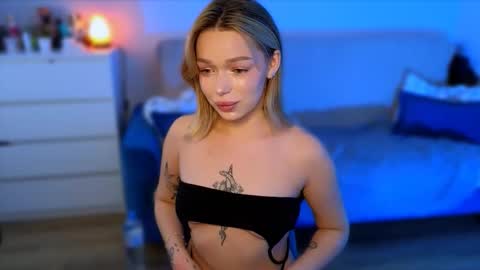 Snapshot of zuzzixx chatting on November 7, 2025, 6:35 am zuzzixx online show from November 7, 2025, 6:35 am