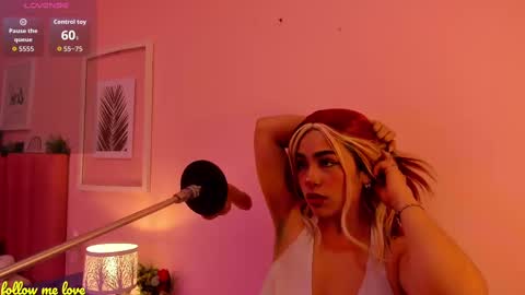 Snapshot of zyle_boobs_ chatting on October 4, 2025, 9:51 am ZYLE online show from October 4, 2025, 9:51 am