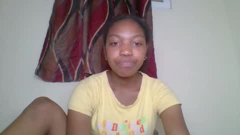 zyraelle_01 online show from April 29, 2026, 6:25 pm