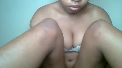 zyraelle_01 online show from June 6, 2026, 2:55 pm