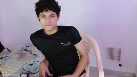 Snapshot of zyrosxk chatting on January 2, 2025, 9:33 am antonio felipe online show from January 2, 2025, 9:33 am
