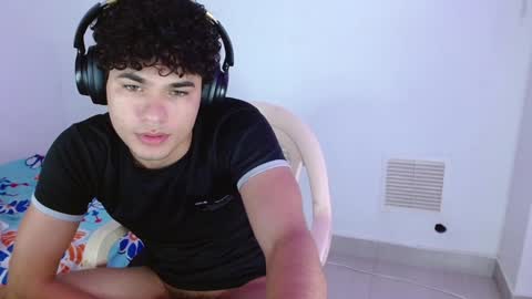 Snapshot of zyrosxk chatting on January 16, 2025, 9:48 am antonio felipe online show from January 16, 2025, 9:48 am
