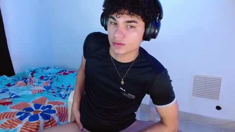 Snapshot of zyrosxk chatting on January 25, 2025, 9:36 am antonio felipe online show from January 25, 2025, 9:36 am