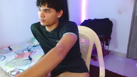 Snapshot of zyrosxk chatting on February 1, 2025, 6:43 am antonio felipe online show from February 1, 2025, 6:43 am