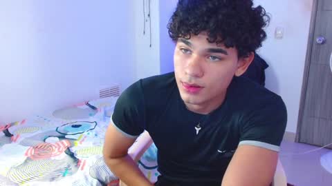 Snapshot of zyrosxk chatting on February 5, 2025, 7:18 am antonio felipe online show from February 5, 2025, 7:18 am
