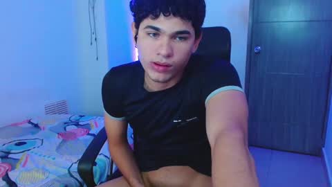 Snapshot of zyrosxk chatting on February 15, 2025, 7:06 am antonio felipe online show from February 15, 2025, 7:06 am