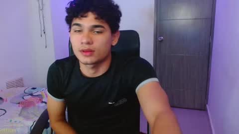 Snapshot of zyrosxk chatting on February 17, 2025, 10:07 am antonio felipe online show from February 17, 2025, 10:07 am