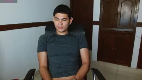 Snapshot of zyrosxk chatting on September 18, 2025, 11:23 am antonio felipe online show from September 18, 2025, 11:23 am