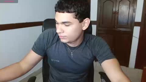 Snapshot of zyrosxk chatting on September 19, 2025, 1:01 pm antonio felipe online show from September 19, 2025, 1:01 pm