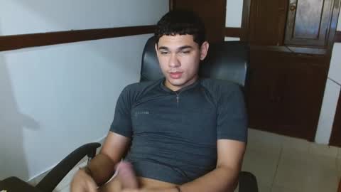 Snapshot of zyrosxk chatting on September 23, 2025, 5:32 am antonio felipe online show from September 23, 2025, 5:32 am