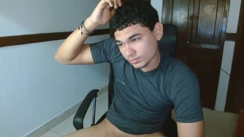 Snapshot of zyrosxk chatting on September 25, 2025, 7:01 am antonio felipe online show from September 25, 2025, 7:01 am
