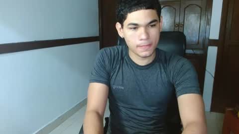 Snapshot of zyrosxk chatting on October 2, 2025, 6:31 am antonio felipe online show from October 2, 2025, 6:31 am