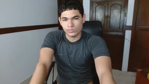 Snapshot of zyrosxk chatting on October 7, 2025, 2:58 pm antonio felipe online show from October 7, 2025, 2:58 pm