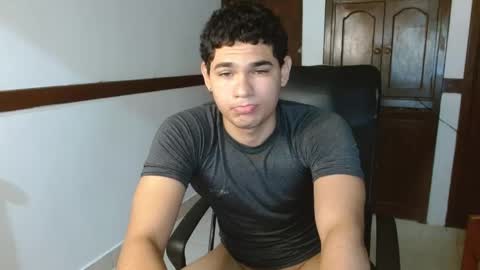 Snapshot of zyrosxk chatting on October 8, 2025, 7:50 am antonio felipe online show from October 8, 2025, 7:50 am