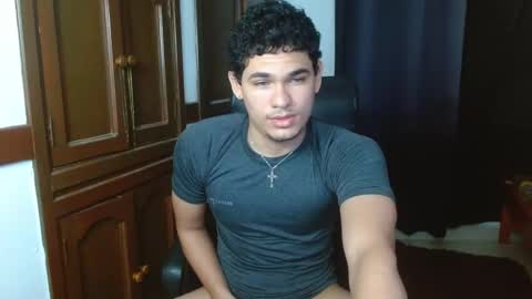 Snapshot of zyrosxk chatting on October 21, 2025, 6:14 am antonio felipe online show from October 21, 2025, 6:14 am