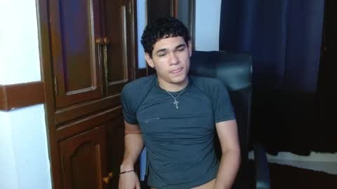 Snapshot of zyrosxk chatting on October 22, 2025, 6:13 am antonio felipe online show from October 22, 2025, 6:13 am