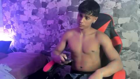 zyzz_1812 online show from April 17, 2026, 5:32 am