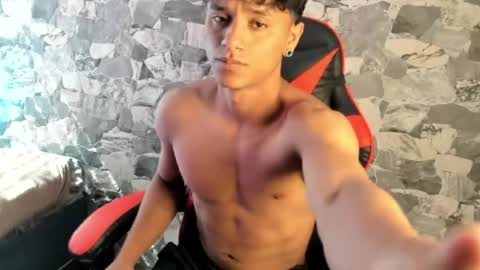 zyzz_1812 online show from May 6, 2026, 7:08 pm